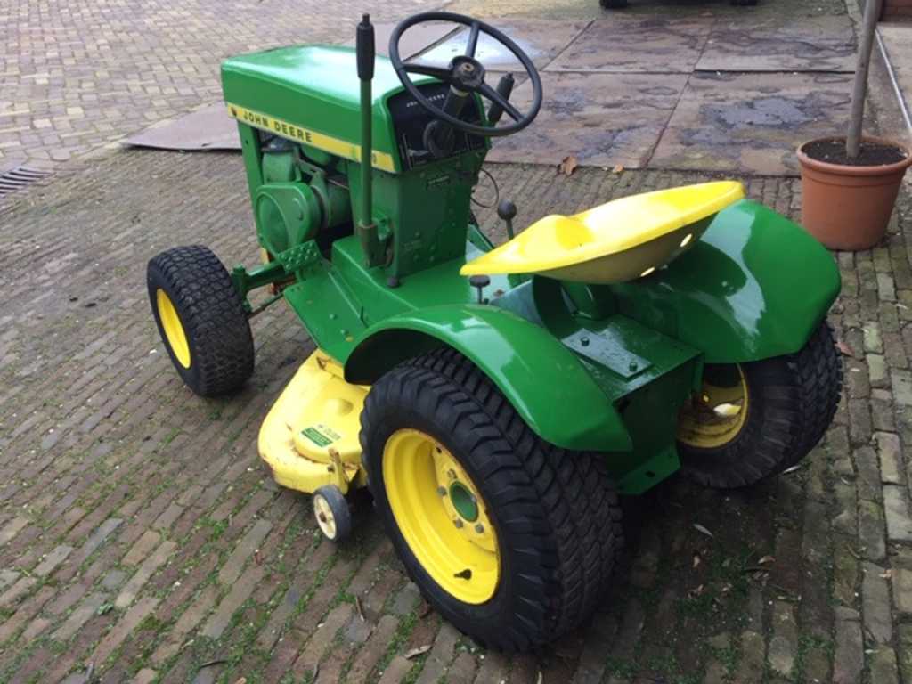 John deere best sale 110 lawn mower