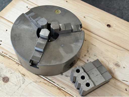 MANDRINE À TROIS MÂCHOIRES DE BISON 