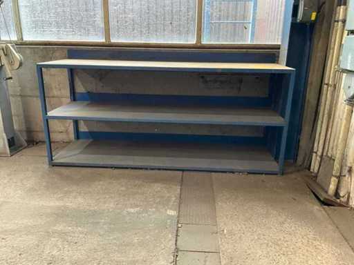 Stalowe regały magazynowe