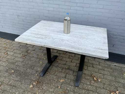 Table de terrasse