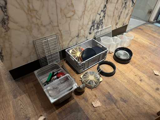 Batch of kitchen supplies