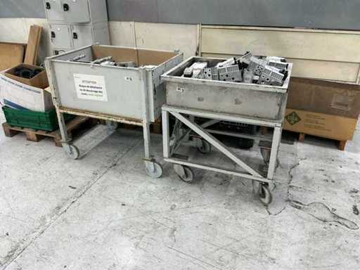 Wagen mit Inhalt (2x)