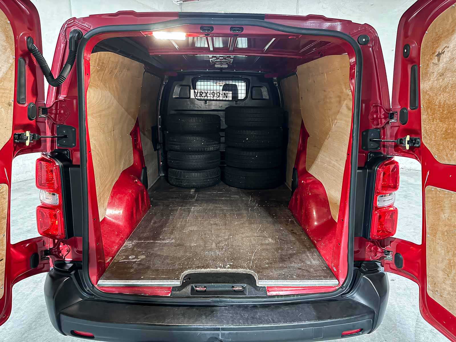 Peugeot Expert 231L 2.0 BlueHDI 120 Premium 122pk 2017 Bedrijfswagen, VRX-99-N