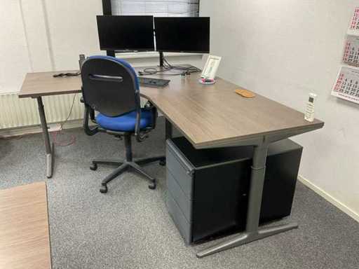 Ahrend Bureautafel | 200x168 cm