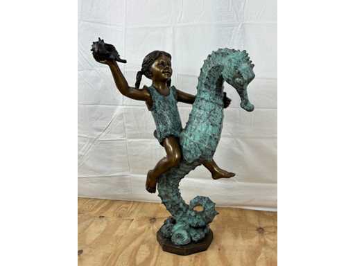 Fântân? sculptur? din bronz