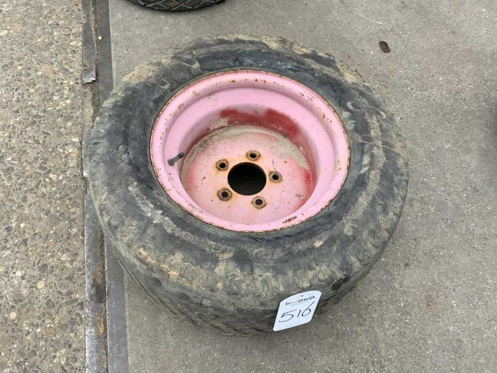 Tire with rim "Knikmops"