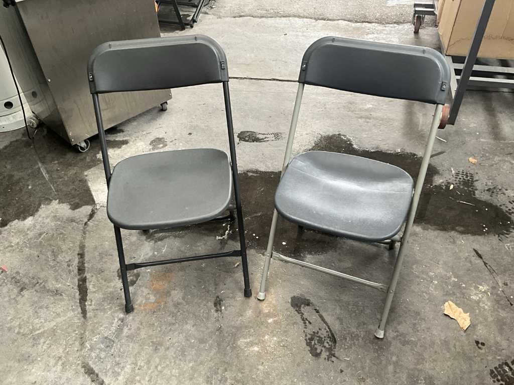 42 opklapbare metalen stoelen