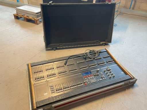 MA LIGHTING - Lightcommander 48/6 - konsola oświetleniowa z kluczem i wężem oświetleniowym