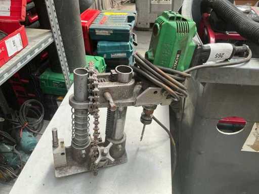 Perceuse Hitachi D 13 avec serre-chaîne