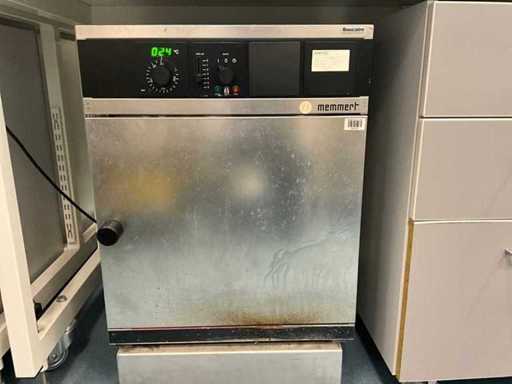 MEMMERT ULM400 Oven