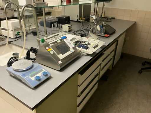 Diverse echipamente de laborator