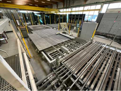 Linea di trasporto Lisec con tavolo rotante e unità di frantumazione