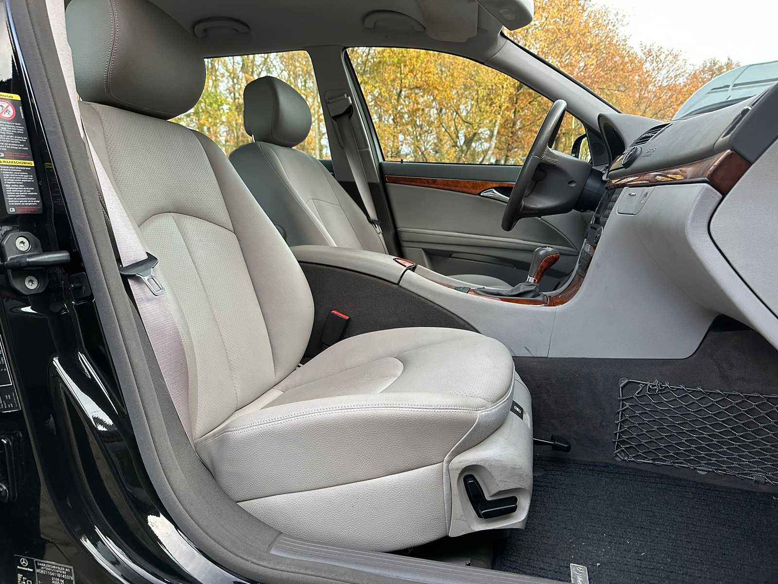 Mercedes-Benz E200 Limousine 2007 E-Klasse (Origineel-NL + 1e Eigenaar), 92-XK-RH Youngtimer