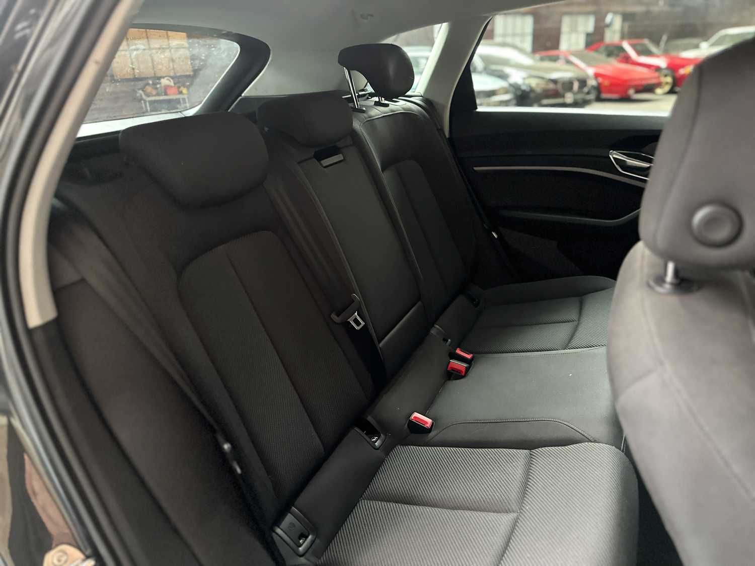 Audi e-tron 50 Quattro Launch Edition 71 kWh 313pk 2020 (Origineel-NL & 1e Eigenaar), J-840-LR