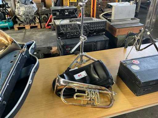 Horn with music stand