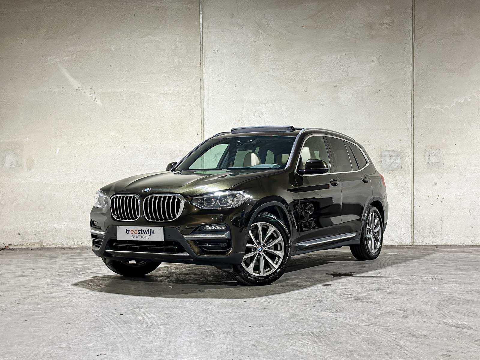 Luxury, sports and classic cars te Tiel