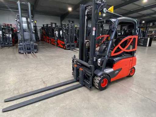26/2022 Linde E20PL EVO 2.000kg Dúplex 340cm 3º+4º Regulador de horquilla de válvulas Carretilla elevadora eléctrica 18.023 horas