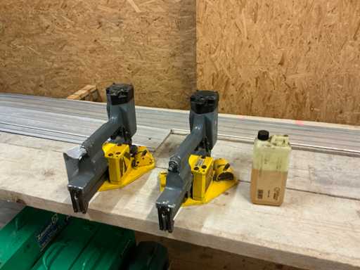 Pneumatische spijkermachine (2x)