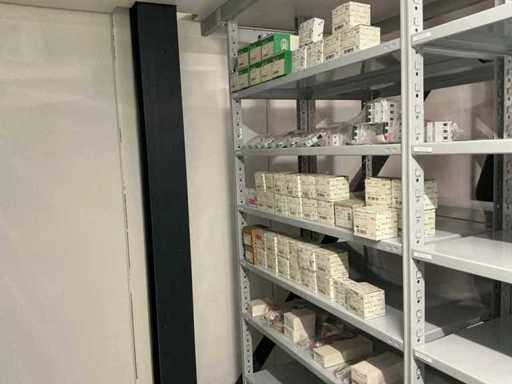 Un lot de diverse sisteme KM pentru întrerupători/șine de alimentare/terminale de conexiune/etc. (239x)