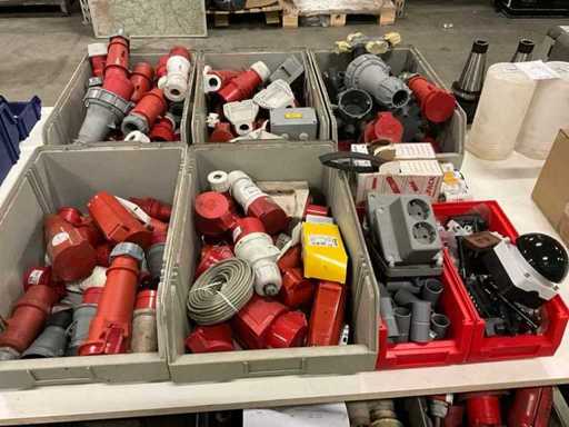 Charge von Stopfen und Installationsmaterial