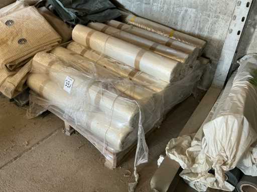 O mul?ime de folii de construc?ie