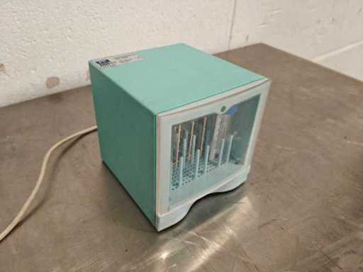 Compact laboratory incubator 