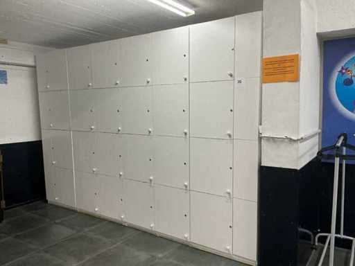 Holzschließschrank