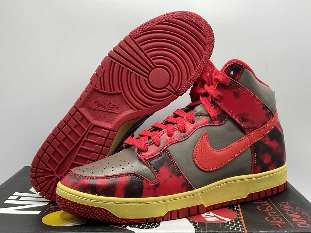 Nike Dunk High 1985 Acid Wash Red Sneakers 42 1/2