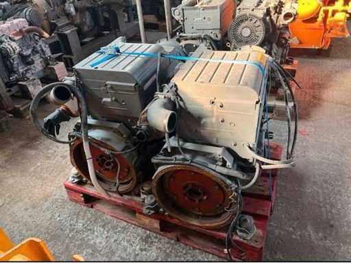 2x Deutz - D2011 Motor D 2011 Engine Deutz 4 Zylinder - Diesel Engine