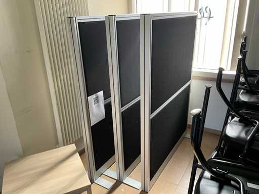 Akoestische Scheidingswand (3x) + bijzettafels