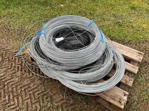 Smooth steel wire