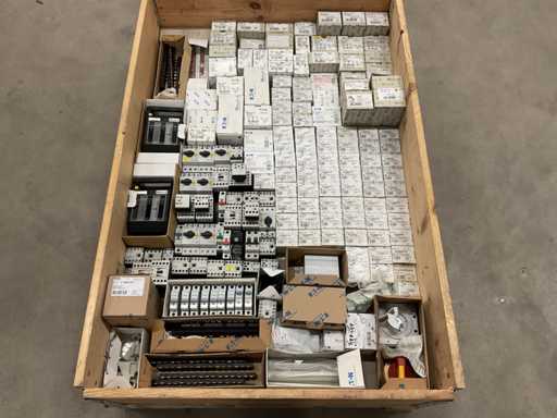 Lotto di materiale per l'installazione