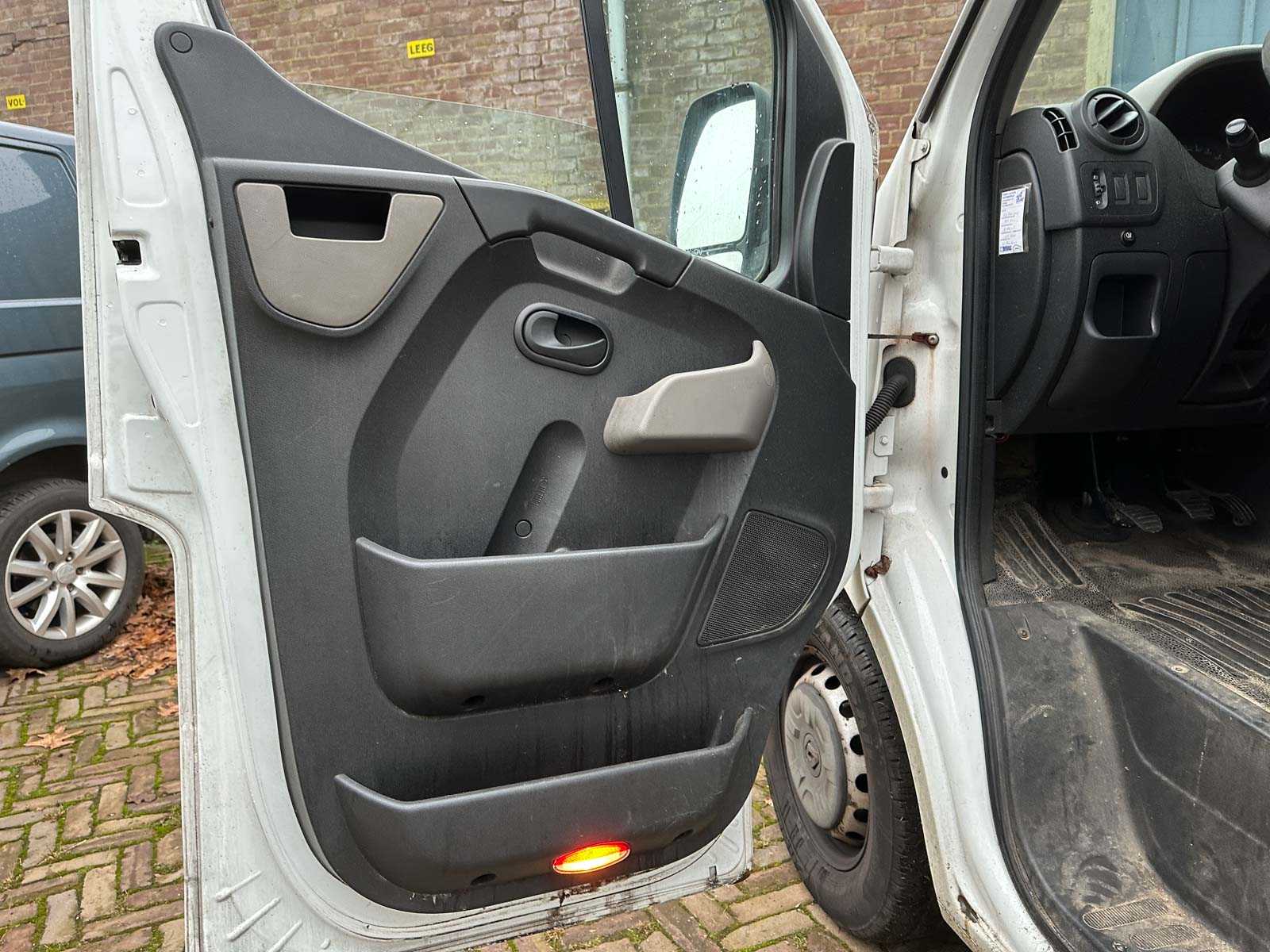 Renault Master T35 2.3 dCi L2H3 Eco 125pk 2013, VD-911-L