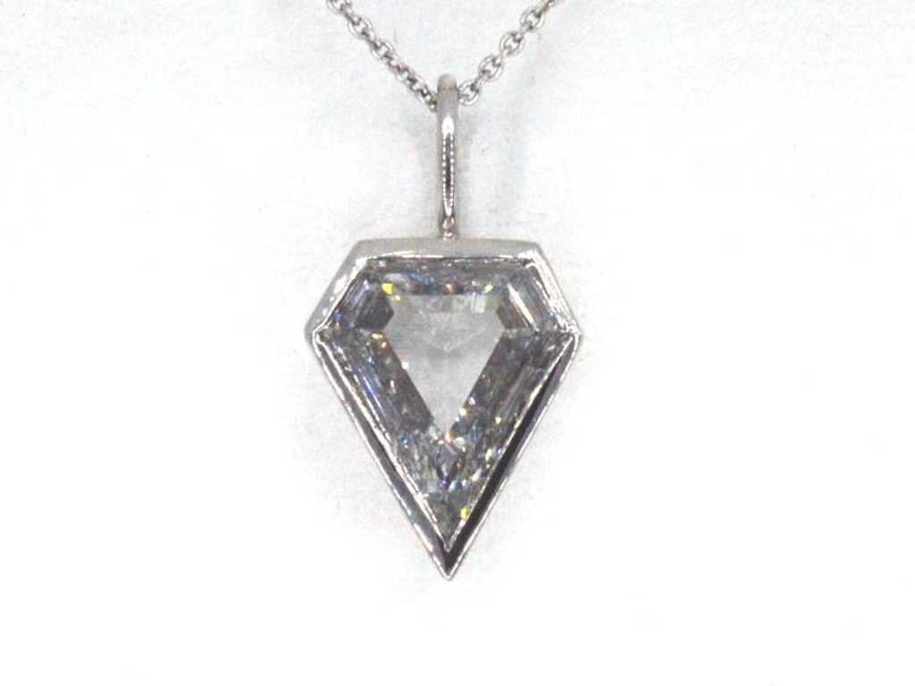 Gold pendant with a unique cut diamond of very high quality
