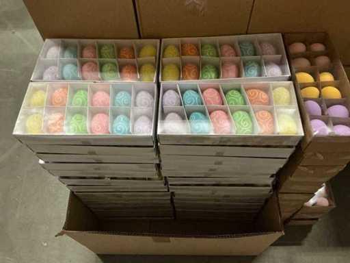 Partij diverse gekleurde eieren (828x)