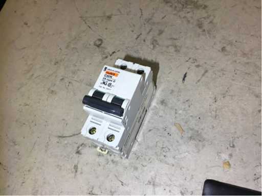 Întrerupătoare de circuit