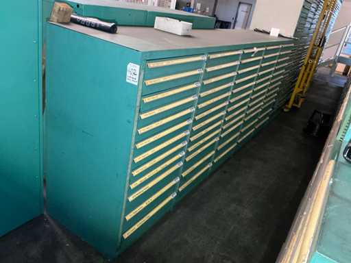 Tool cabinet with drawers