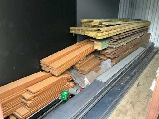 Lotto di legno e materiale per l'installazione