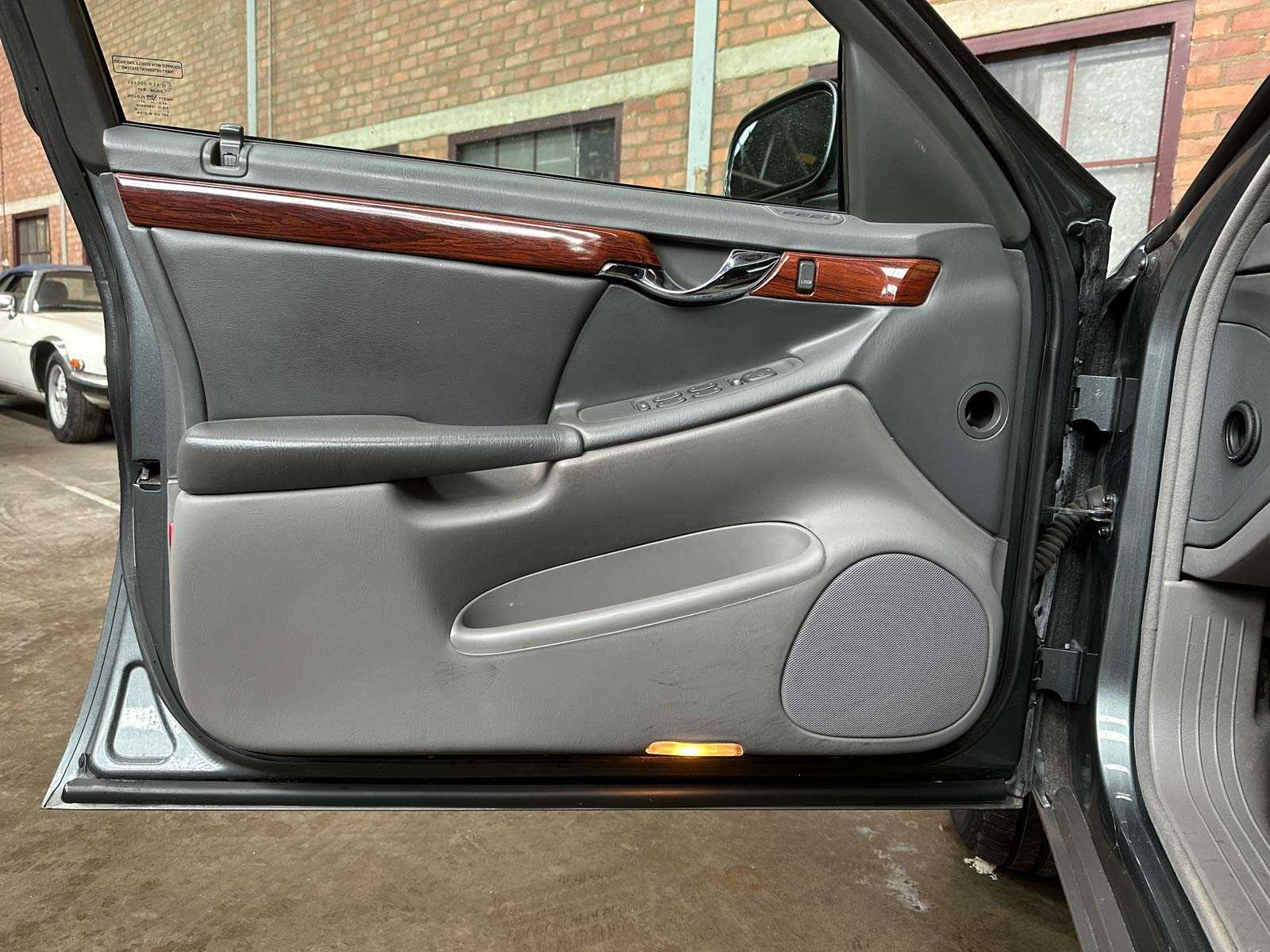 Cadillac DeVille Miller Meteor Hearse 4.6 V8 279pk 2005 Rouwauto