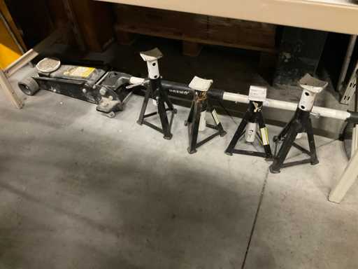 Prise de garage avec 4 supports