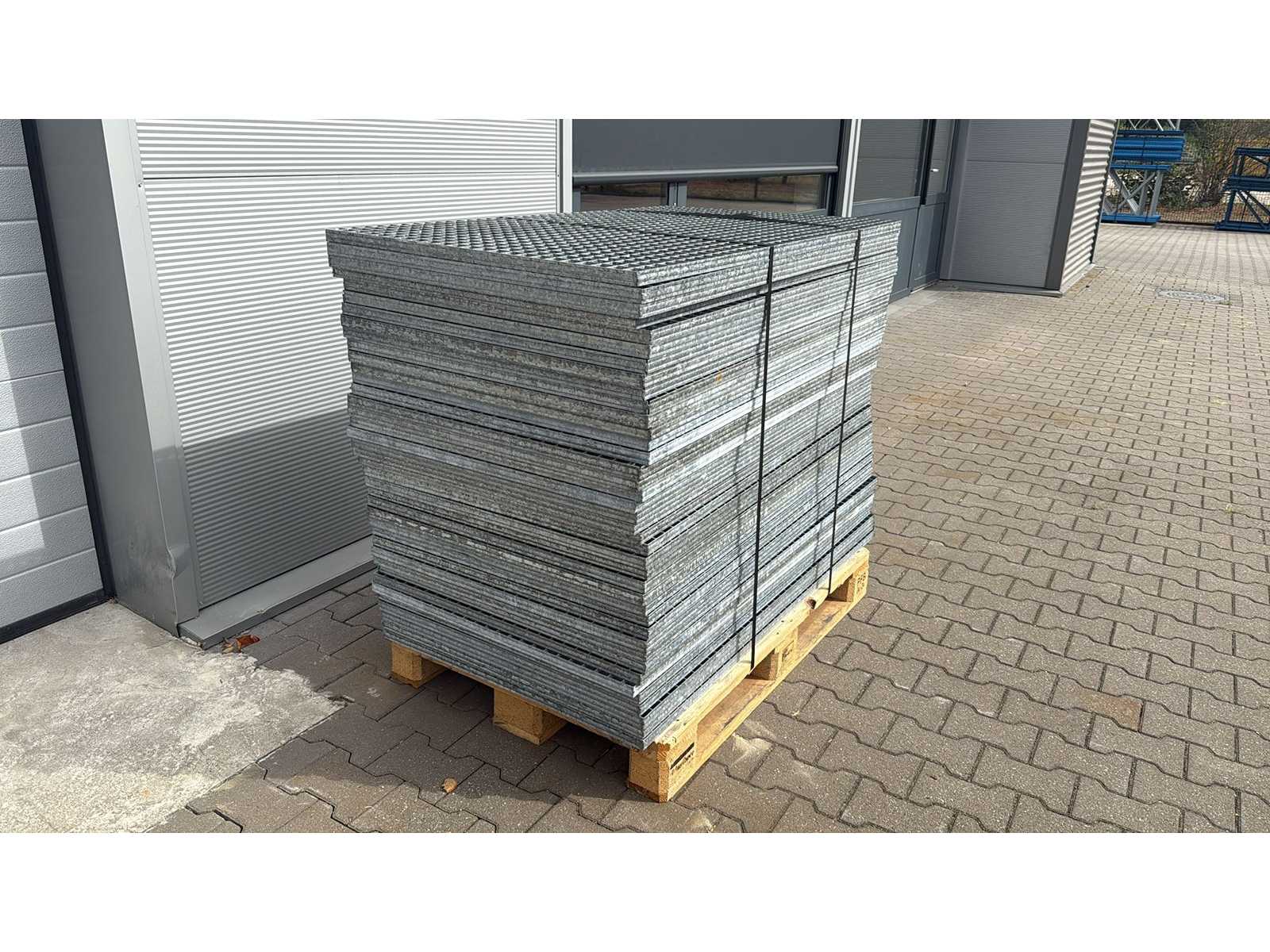 Steel slatted floor 1340x740mm (38x)