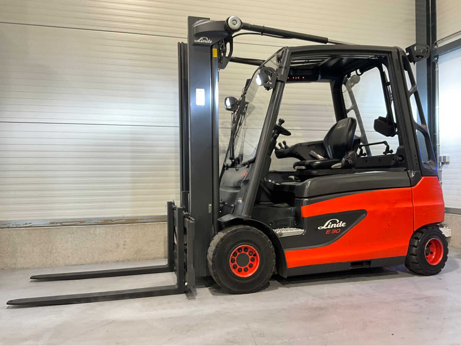 2017 Linde E30L-01 3000KG Forklift