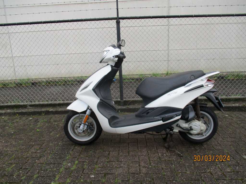Piaggio - Snorscooter - New Fly 4T - Scooter