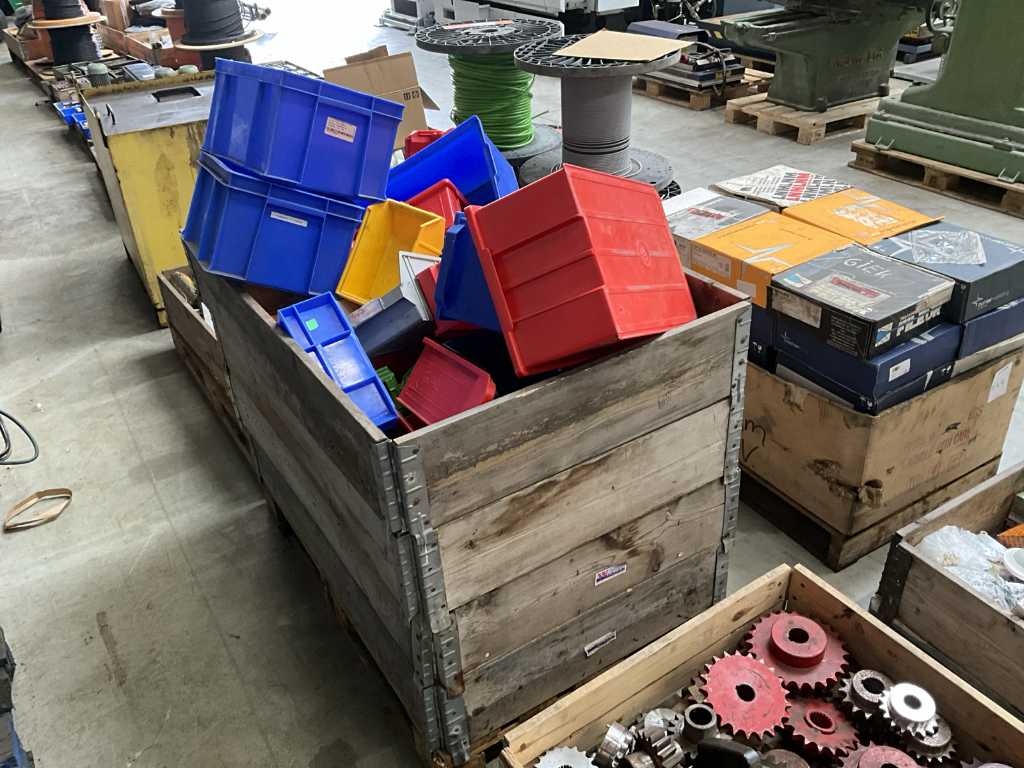 Batch of storage bins