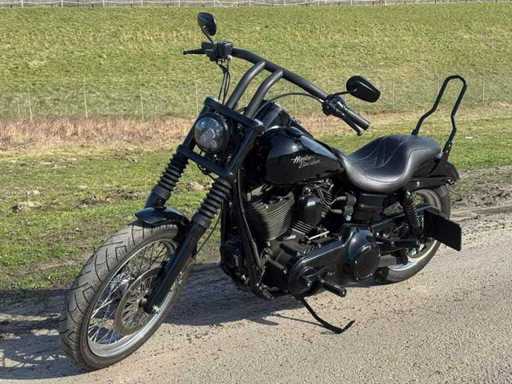 2012 - Harley Davidson - Chopper - 96 FXDC Dyna Super Glide Cust - Motorfiets
