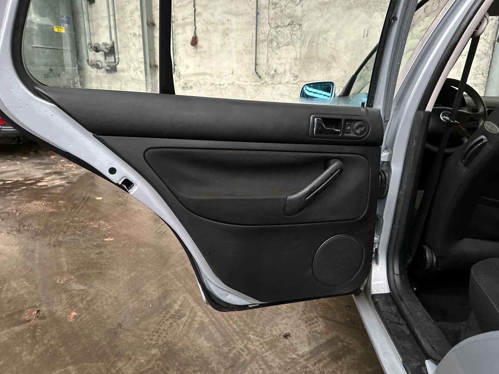 Volkswagen Golf 1.6 Trendline 101pk 2001 AUTOMAAT, 23-HP-FX