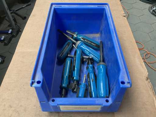 Verschiedene Garagenwerkzeuge