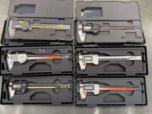   6 pieds à coulisse numériques