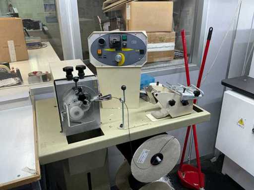 BAF 410 2008 Machine pour alimenter/découper le matériau à partir de bobines