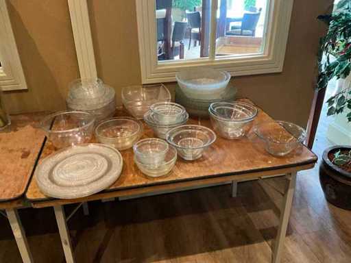 Glass bowls (46x)